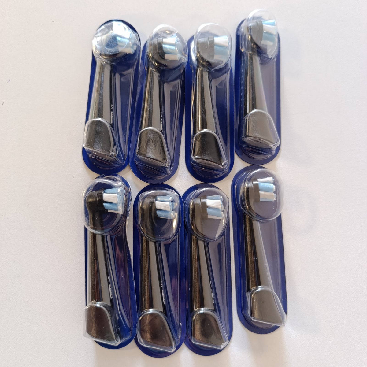 315643 - ORAL-B Koka Furçash Zëvendësuese iO Ultimate Clean, të Zeza, Pako me 8 Koka Furçash Dhëmbësh, origjinale për Furça Dhëmbësh Elektrike, për pastrim të thellë të avancuar