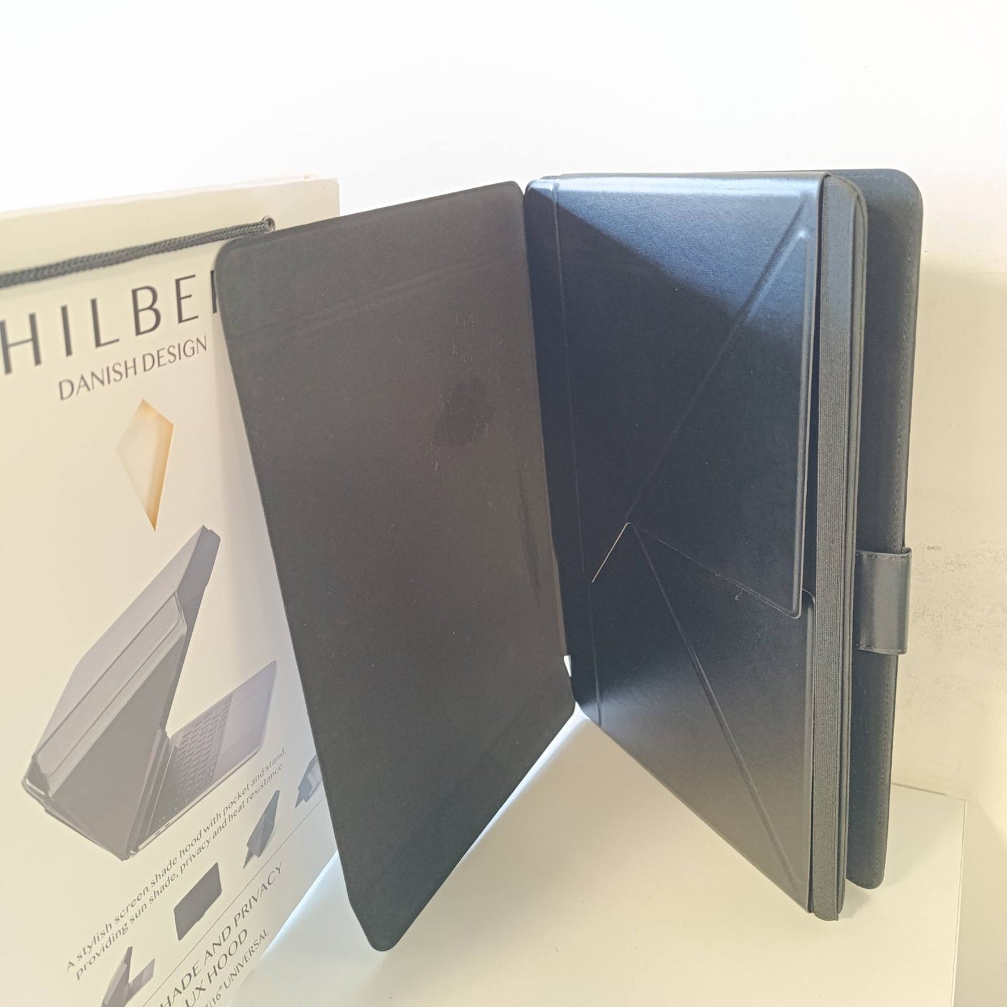 276394 - Mbulesë Lux për Ekranin e Laptopit 4-në-1, Universal 15"/16", Patenta D790551 - E zezë