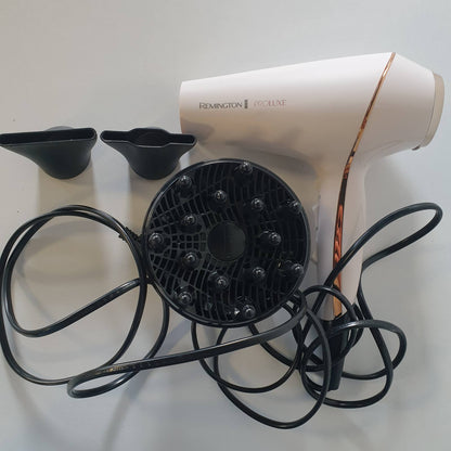 301907 - REMINGTON Tharëse flokësh Professional Jonike PROluxe (2400W, 150 km/orë, 3 aksesorë stilimi, teknologji OPTIheat, motor AC i qëndrueshëm) AC9140