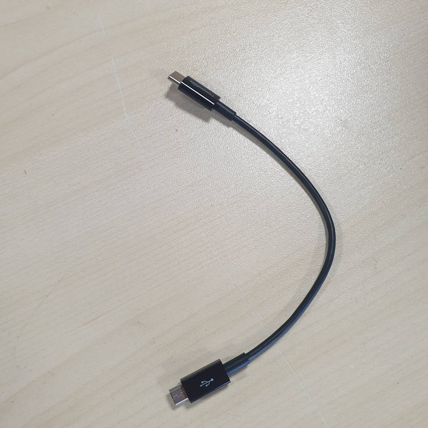 274591 - AMAZON BASICS Kabllo USB-C në Micro B 2.0, 15.2 cm, për kompjuter, e zezë