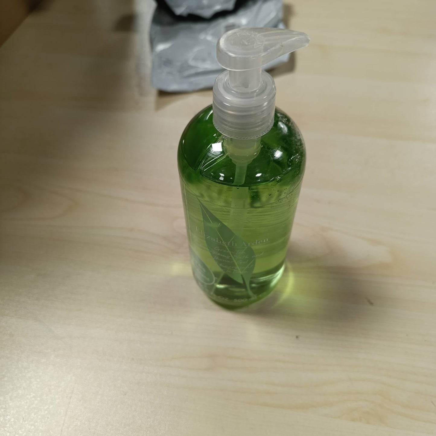 275780 - ELIZABETH ARDEN Çaj jeshil xhel dushi dhe banjoje, 500 ml, freskues, pastrues miqësor ndaj lëkurës, pa sapun