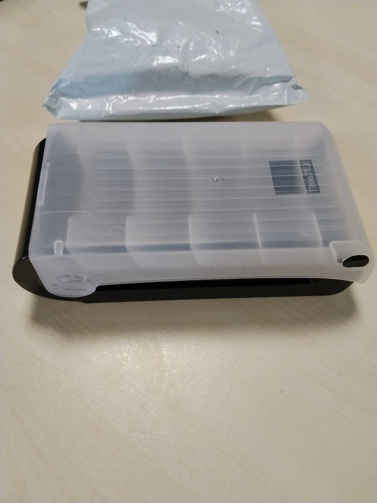 296286 - TIMETEX: Kuti për dosje kartelash e bërë nga plastikë e fortë, A8, gjysmëtransparente me kapak rrëshqitës, 20x9x6.5cm, ngjyra: e zezë