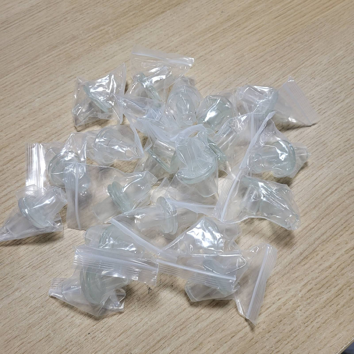 300656 - ARMATUSE 42 palë mbrojtëse thembrash për taka të larta, 3 madhësi, mbulesa ndaluese thembrash për dasma dhe raste zyrtare (transparente).