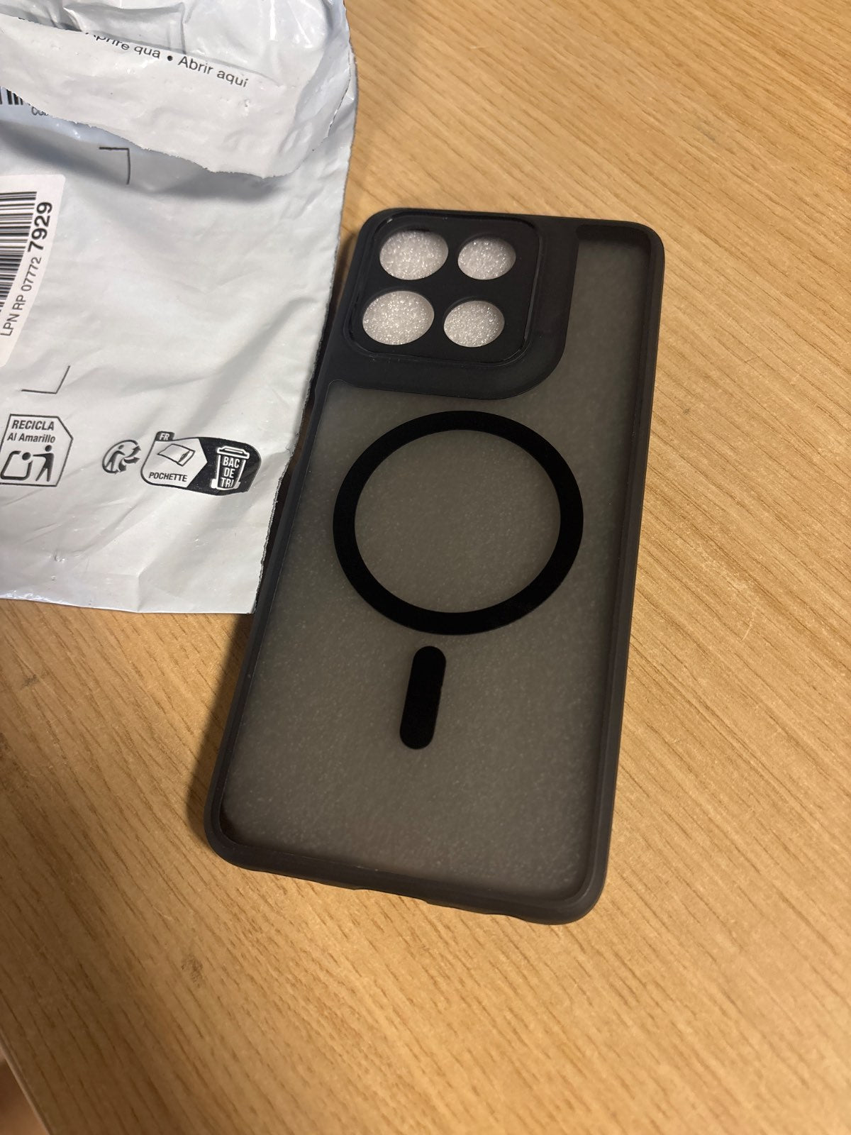 274632 - EFFCOTUO Mbrojtëse magnetike për Motorola Moto G56 5G me MagSafe, silikoni i butë, akrilik i mbuluar me akull, e zezë