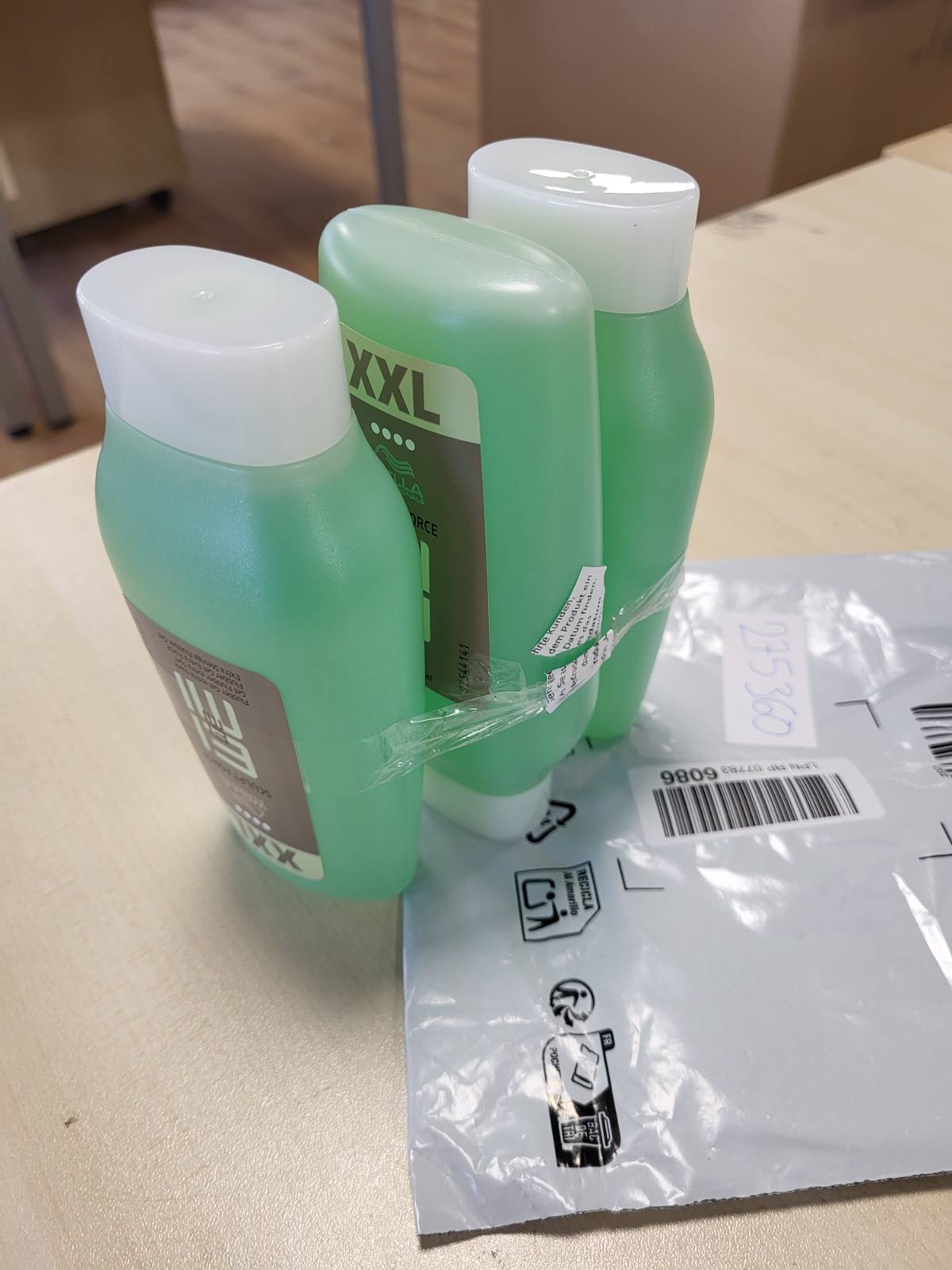 275360 - WELLA PROFESSIONALS Paketim me 3 xhel Flubber Sculpt Force Eimi Extra Strength, 250 ml