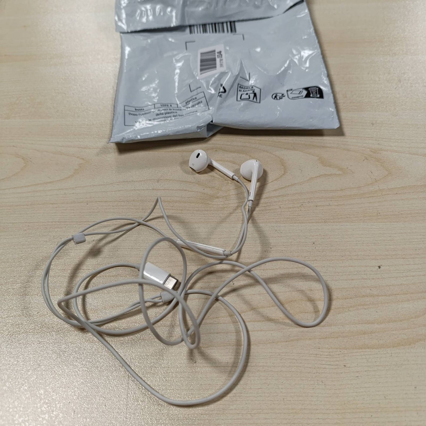 273770 - APPLE Kufje (USB-C)