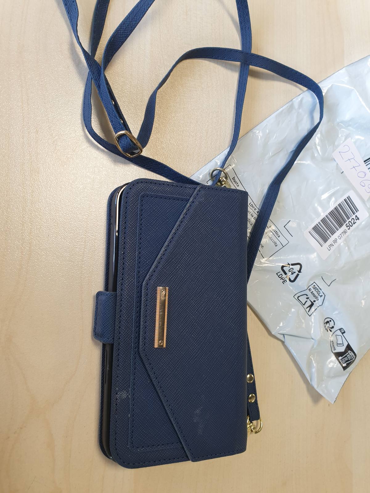 277069 - CAVOR Mbrojtëse e përputhshme me iPhone 14 Plus, Mbrojtëse lëkure me portofol të palosshëm me kordon, [5 vende për karta][pasqyrë][magnetike][kordon i rregullueshëm] Mbulesë - Blu
