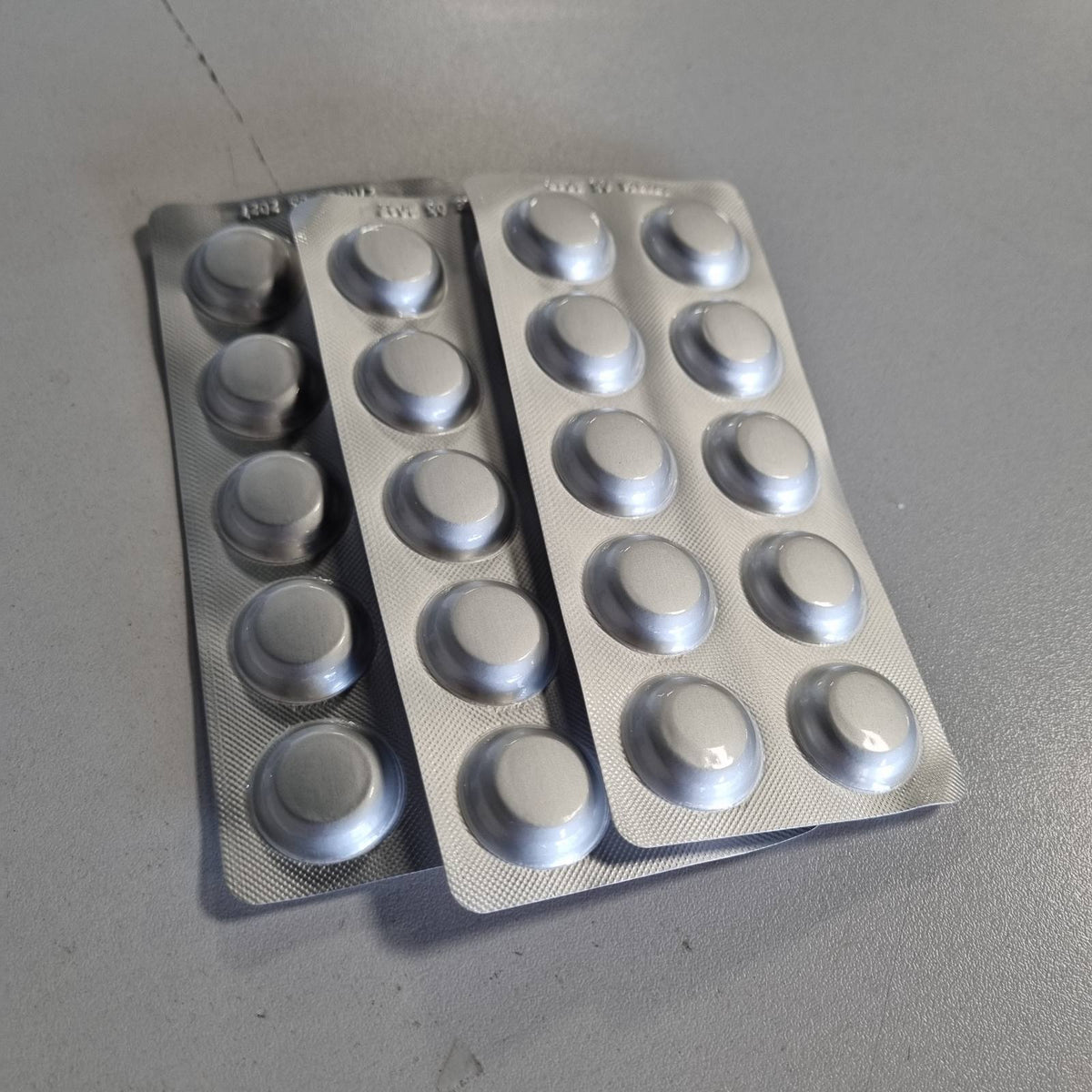 316922 - OMNi BiOTiC iMUND - 30 tableta për thithje - 1 miliard baktere për tabletë - Me vitaminë D - Vegjetarian - Pa sheqer - Me shije luleshtrydheje