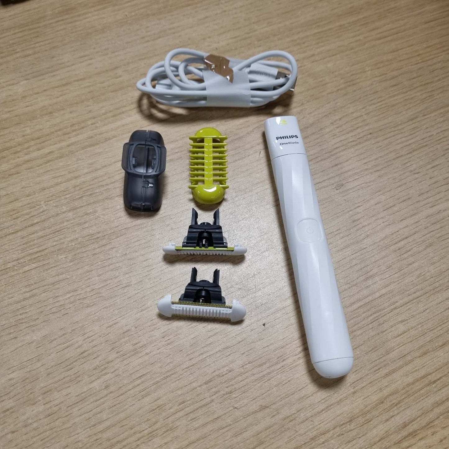 316022 - PHILIPS OneBlade Intime QP1924/30, rruajtje intime, rregullim dhe rruajtje me mbrojtje shtesë të lëkurës