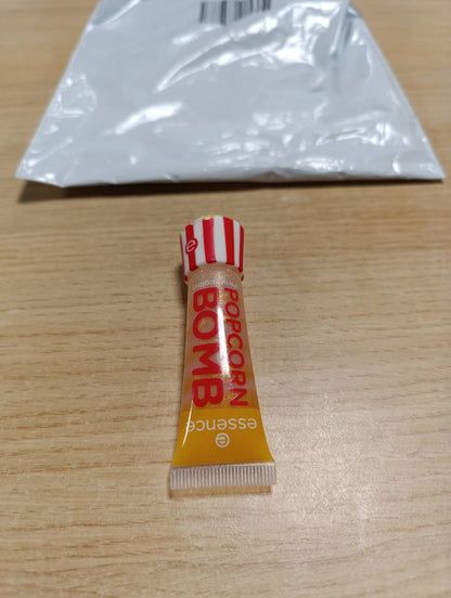 298818 - essence shkëlqyes buzësh POPCORN BOMB, Nr. 01 - 10 ml - Vegan, pa parabene
