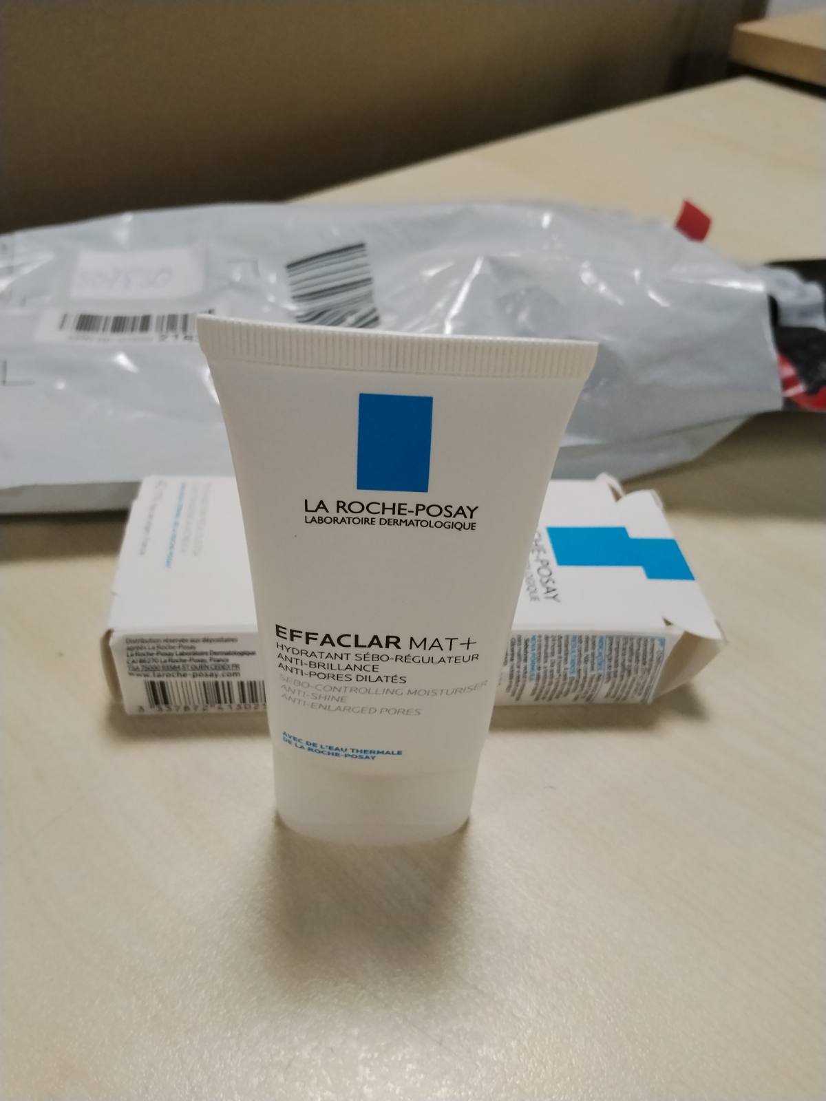 307830 - LA ROCHE-POSAY Krem hidratues matues Effaclar Mat për lëkurë të yndyrshme, 40 ml, me LHA dhe ujë termal burimi