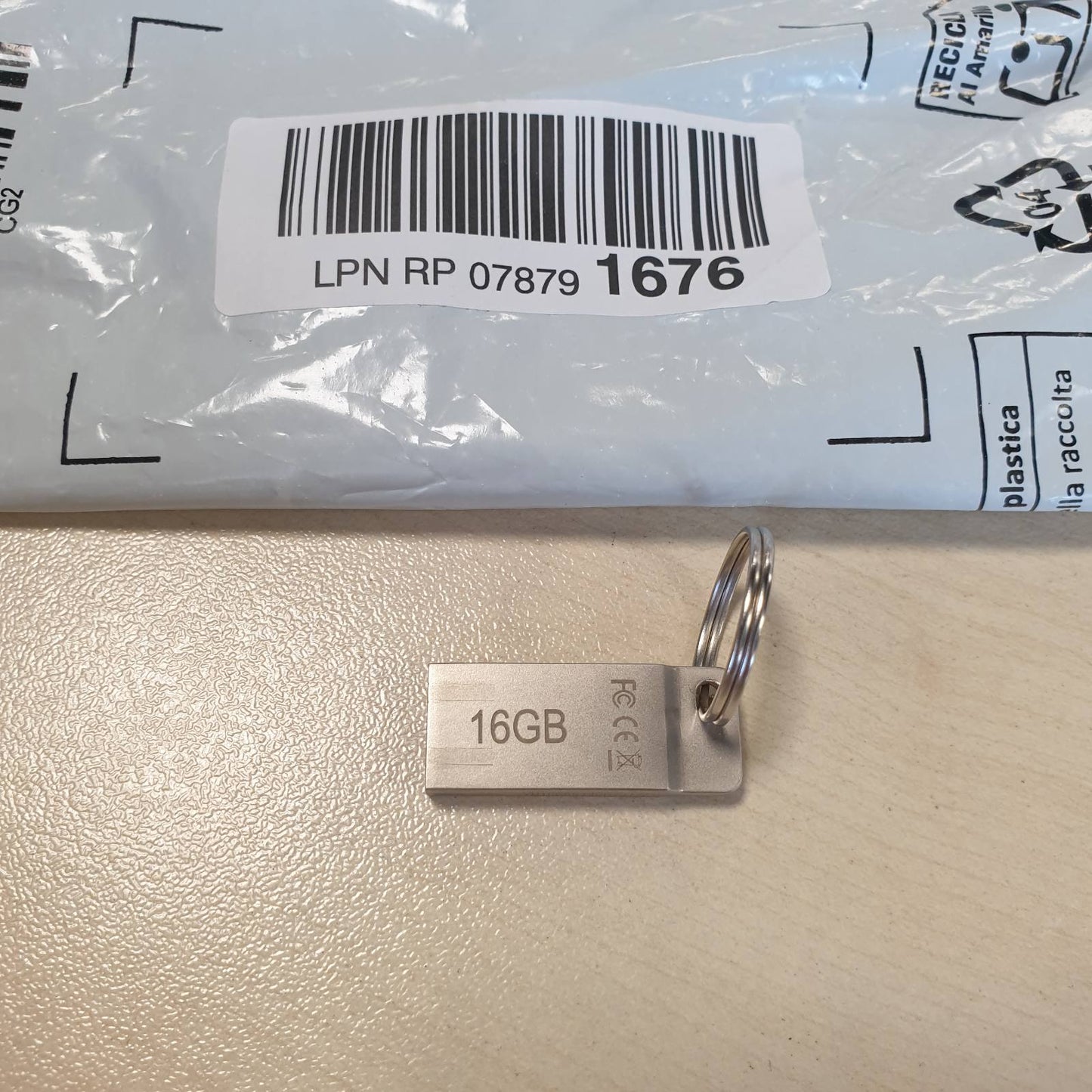277178 - Verbatim Njësi Flash Metalike Executive USB 2.0 - 16 GB, përfshin Mbajtëse Çelësash Praktike, Argjend, 98748