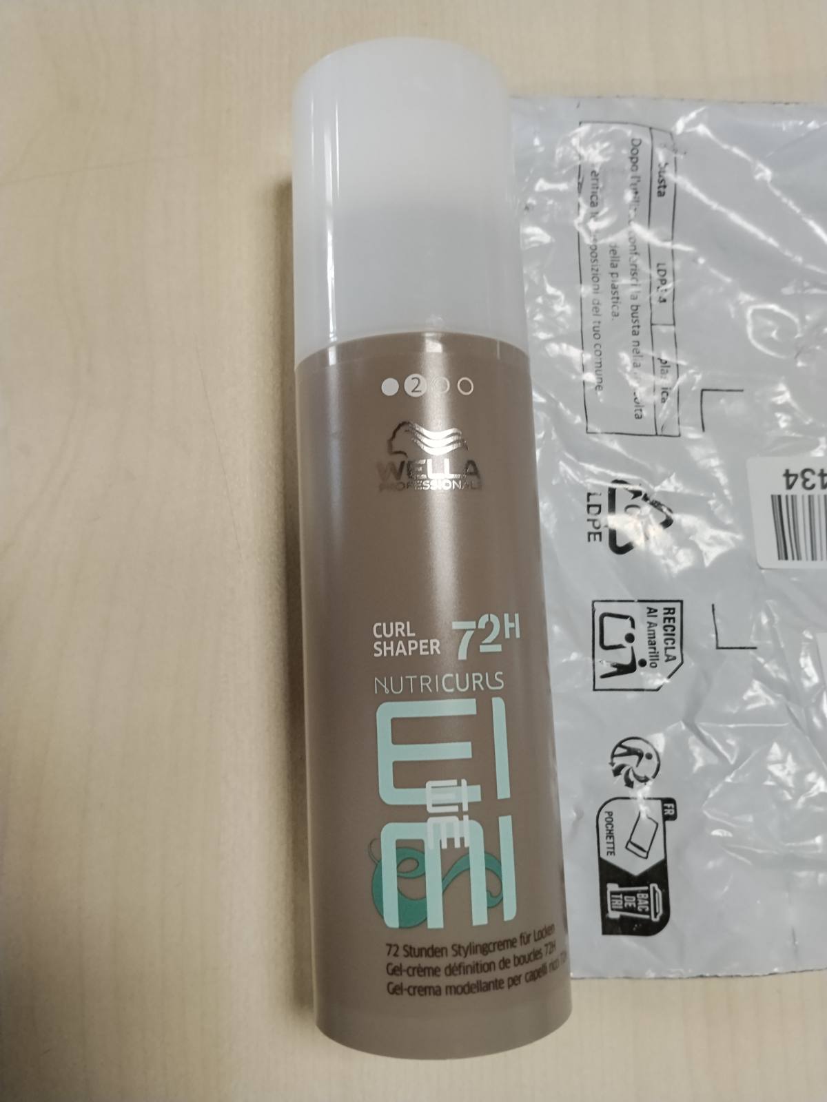317708 - WELLA EIMI NUTRICURLS CURL SHAPER – KREM-XHEL PËR FLOKË PËR KËCURRELA JOSHËSE DHE TË FORTA – 150 ml