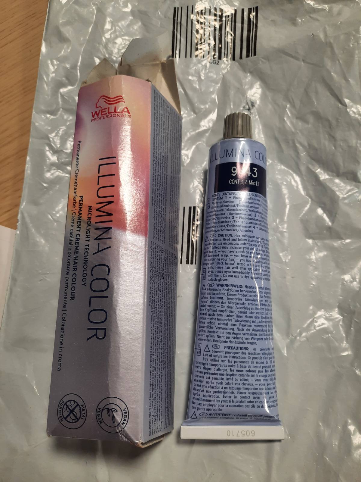 275793 - WELLA PROFESSIONALS Illumina Color – Ngjyrë flokësh vegane premium, e përhershme, 9/43 Bjonde e Çelët Bakri-Artë – 60 ml