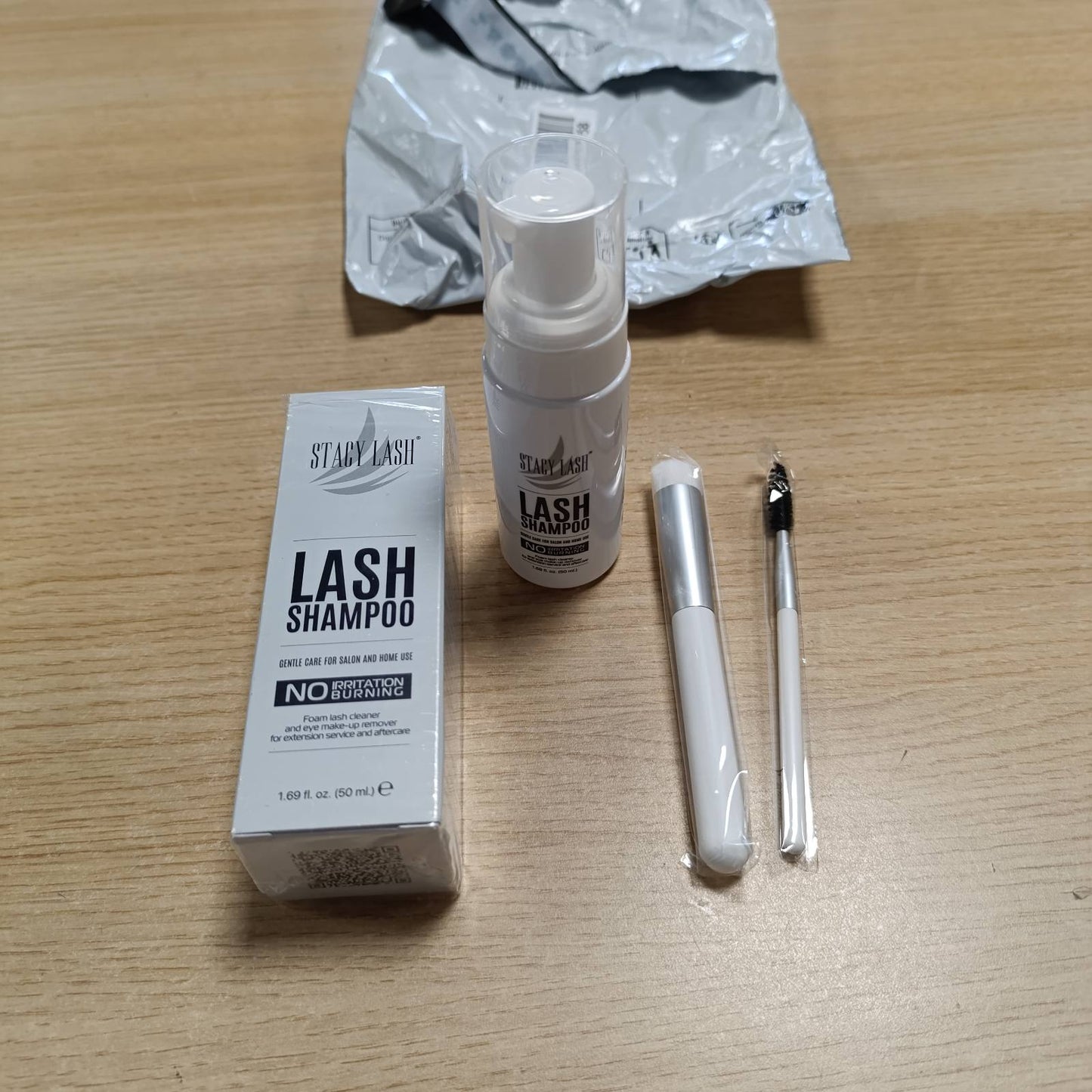 317312 - STACY LASH Shampo për Zgjatje të Qerpikëve + Furçë - 50 ml, Pastrues me Shkumë për Qepalla