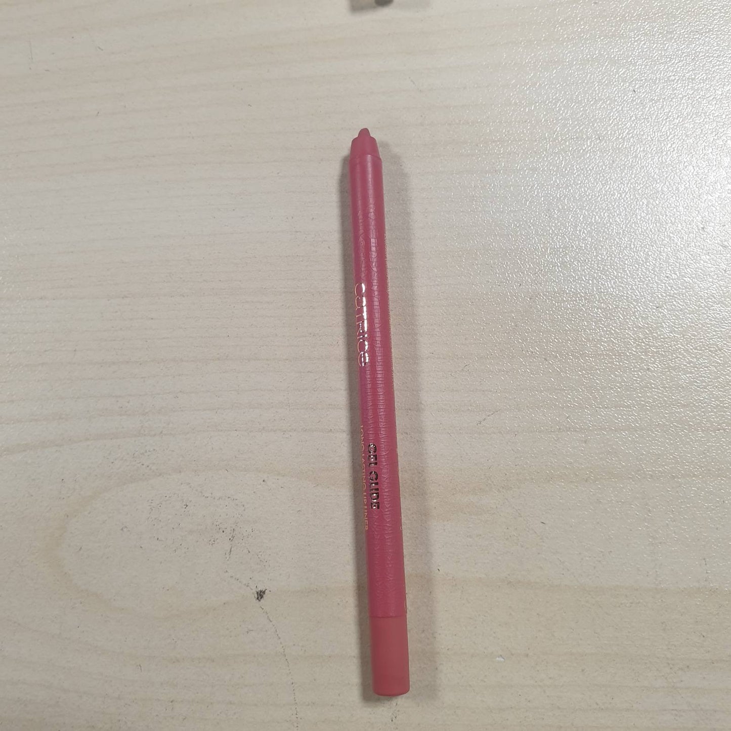 319220 - CATRICE VIJËZUES BUZËSH GEL GLIDE LONG-LASTING 010 Princess Charming, nuancë trëndafili, 1.5 g, teksturë kremoze, qëndrueshmëri afatgjatë, përfundim mat si kadife