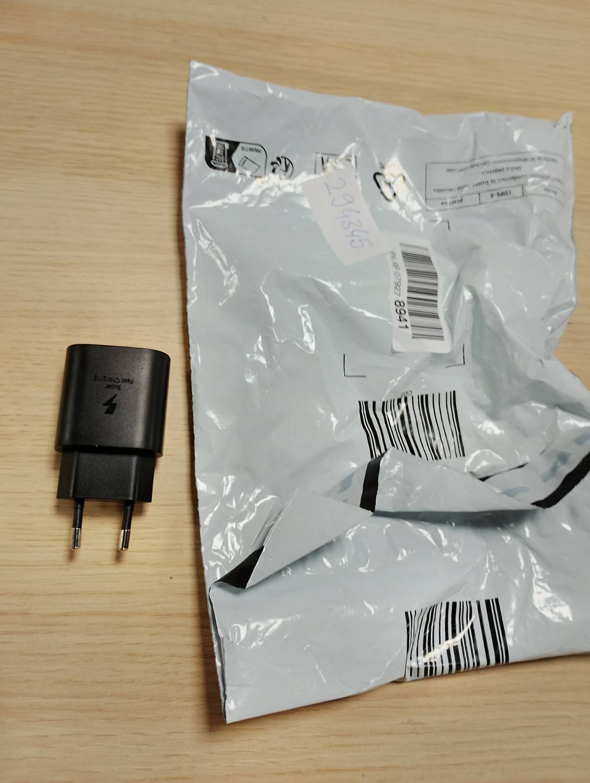 294345 - SAMSUNG KARIKUES USB-C, 25W, ultra i shpejtë, adaptor USB-C në USB, karikues i shpejtë, karikues origjinal, kabllo nuk përfshihet, i zi