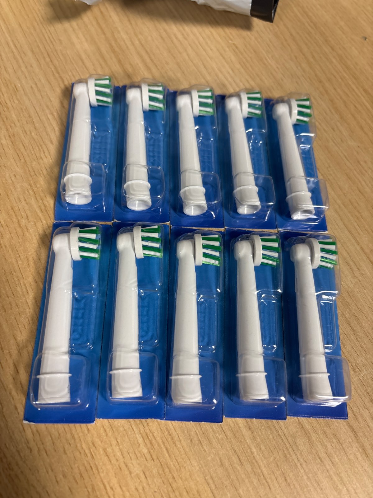302958 - ORAL-B Koka Furçash Zëvendësuese Cross Action, Pako me 10, të Bardha