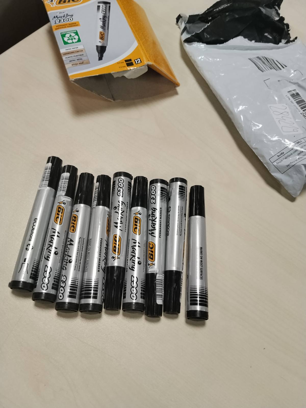320559 - BIC Shënjues të Përhershëm 2300 ECOlutions, Majë Mesatare, për Karton, Plastikë, Dru, Metal - Bojë e Zezë, Kutia me 12 copë