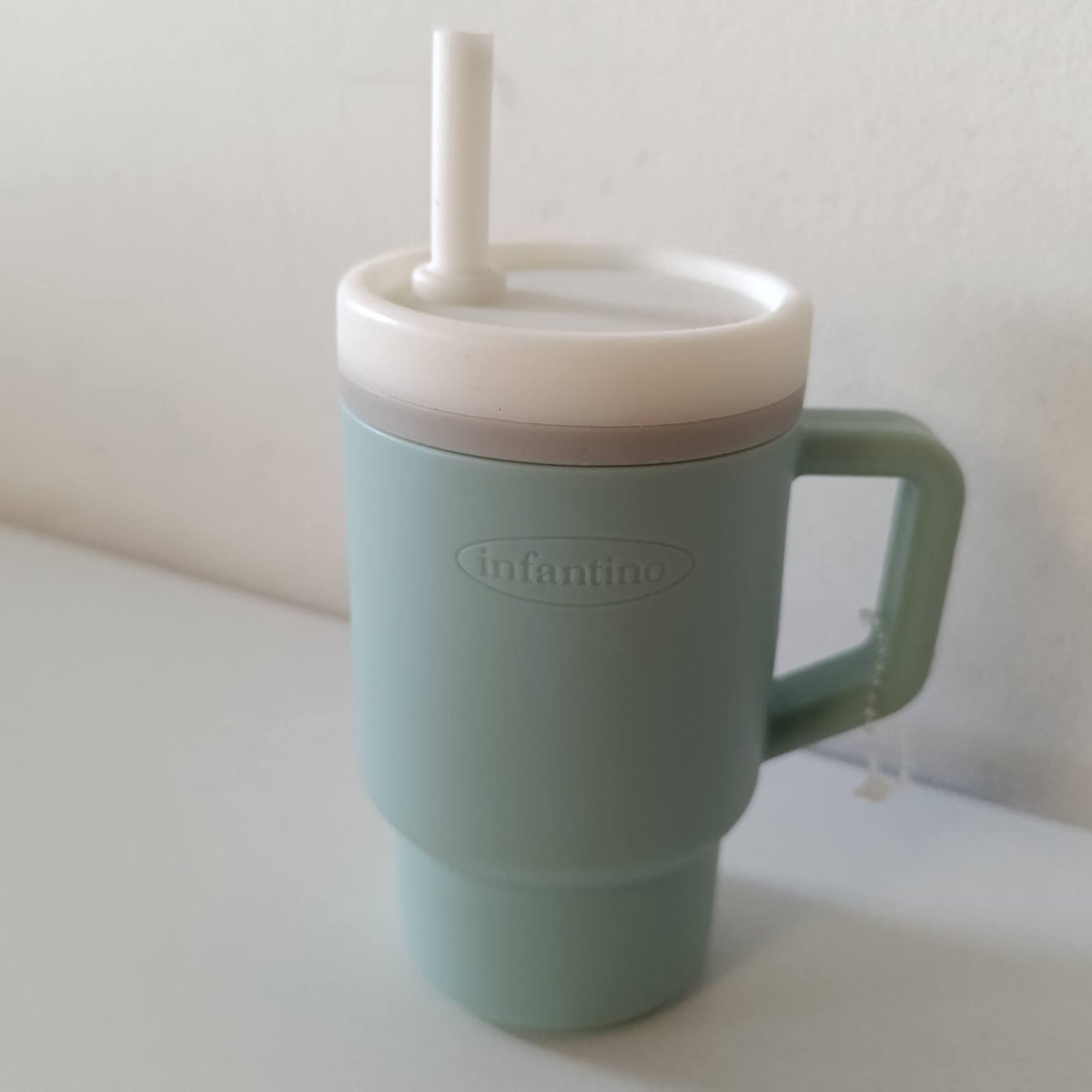 318259 - INFANTINO Gota Ime e Parë – Gotë e vogël 255 ml, blu, me pipëz që nuk rrjedh dhe dorezë për fëmijët e vegjël, e lehtë për t’u pastruar