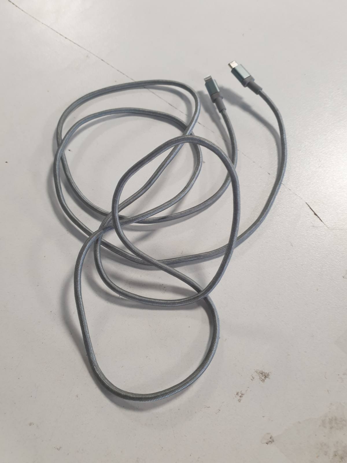 274321 - AMAZON BASICS Kabllo USB-C në Lightning prej najloni të endur, Karikues i çertifikuar MFi për iPhone 13/12/11/X/XS/XR/8, 1.8 m, Gri e errët