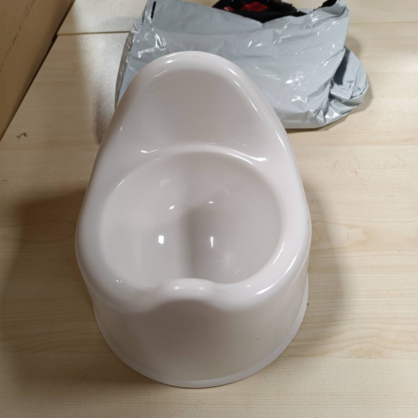 275888 - ROTHO BABYDESIGN Bella Bambina Potty, Kasa tualeti e bardhë me kapak tualeti që nuk rrëshqet