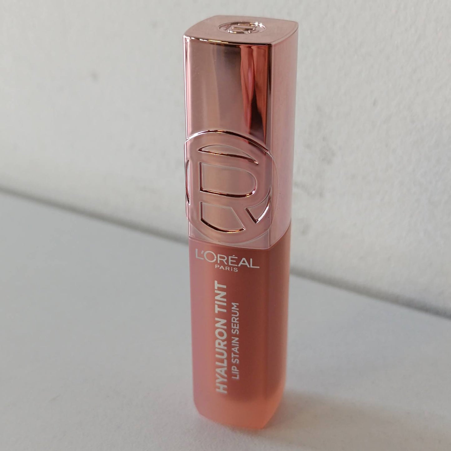 318345 - L'ORÉAL PARIS Serum për njolla buzësh Hyaluron Tint, ngjyrë 601 Ia vlen, 5 ml