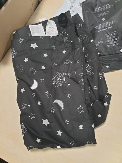 275554 - TOMMEE TIPPEE Perde portative errësuese Sleeptight, 99 x 130 cm, me printim yjesh dhe hëne, e lehtë, e rregullueshme për foshnje dhe fëmijë të vegjël