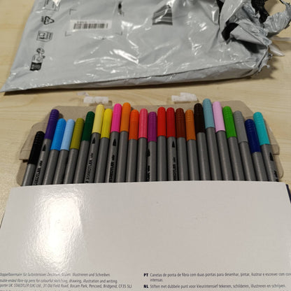 274236 - STAEDTLER Shënjues me fibra 3200 me dy qëllime, dy maja për vija të holla dhe të gjera, kuti me 24 shënjues me fibra me dy qëllime në ngjyra të ndryshme, 3200 C24P