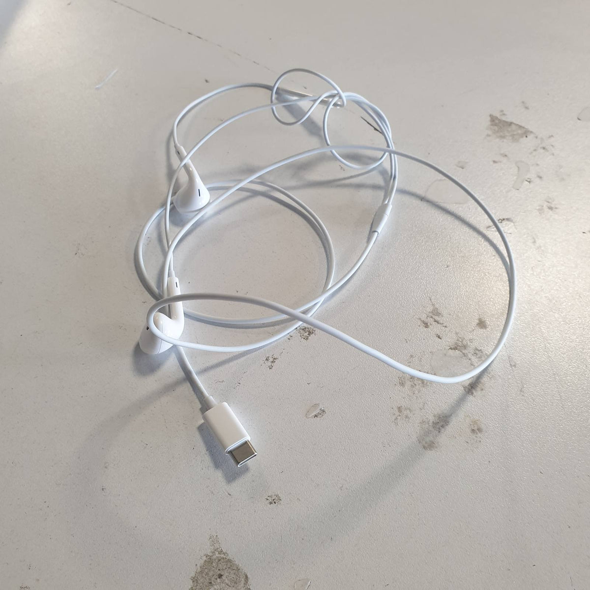 273902 - APPLE Kufje USB-C