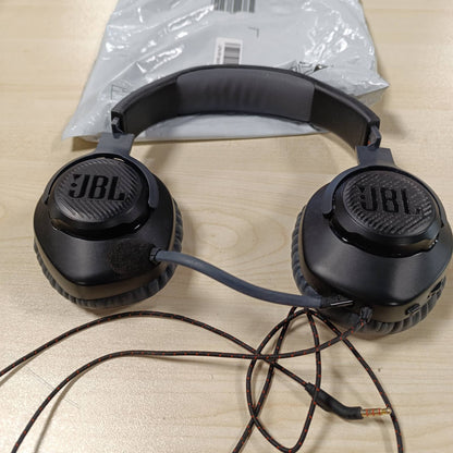 273532 - JBL Kufje për Lojëra Quantum 100, QuantumSOUND, Mikrofon Boom, të lehta, të rehatshme, dizajn tërheqës, të kompatibile me shumë platforma, ngjyrë e zezë