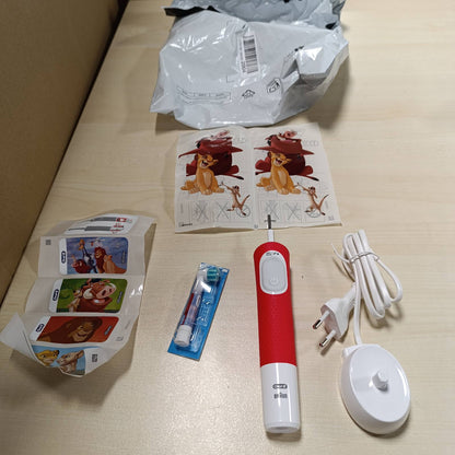 316491 - ORAL-B Pro Furçë Dhëmbësh Elektrike për Fëmijë, Mbreti Luan, 1 Kokë Furçe, Shumëngjyrëshe - 2 Mënyra Larjeje për Fëmijë 3 Vjeç e Lart, Kokë e Rrumbullakët Butësisht në Mishrat e Dhëmbëve, Kohëmatës Magjik Disney