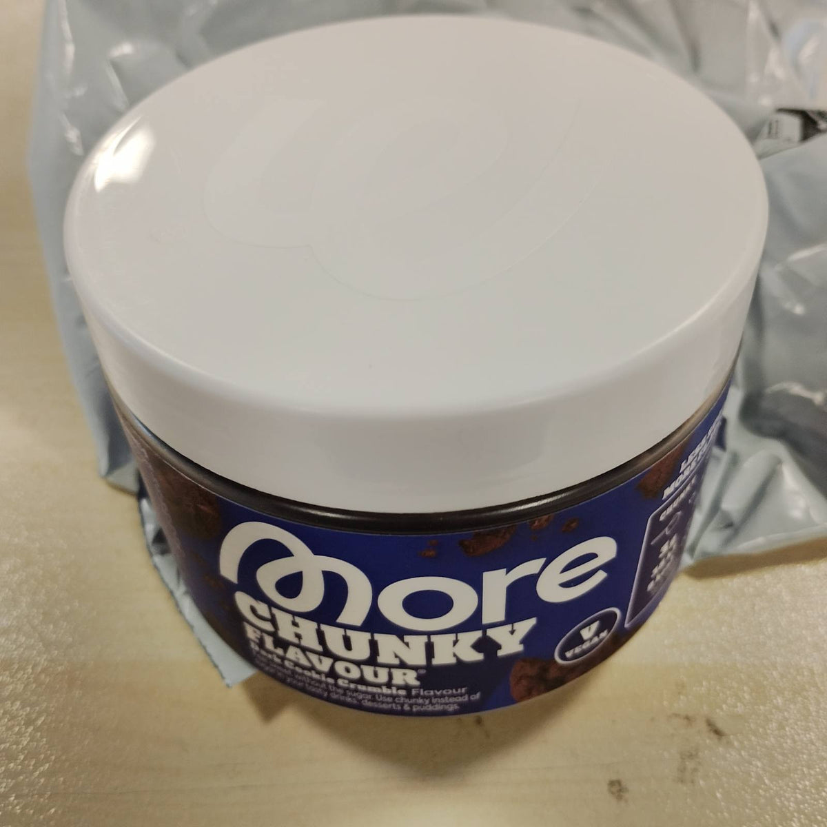 303494 - MË SHUMË Shije e trashë, Thërrime biskotash të errëta, 170 g, vegane