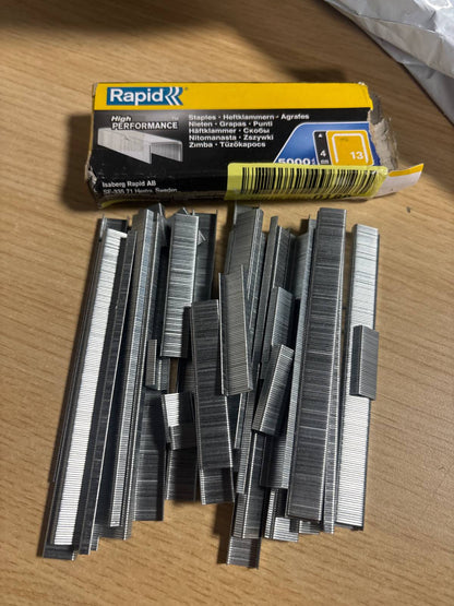 295021 - Kapëse Rapid 13/4 për kapëse R13, R23 dhe R19, me gjatësi të këmbës 0.157 inç – paketë me 5000 copë.