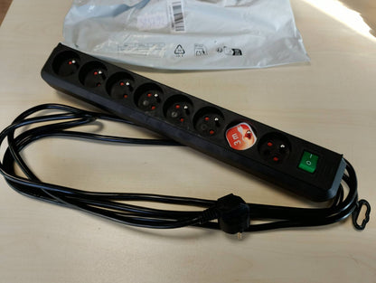 313792 - BRENNENSTUHL Shpërndarës elektrik Eco-Line me 8 priza, 3m H05VV-F 3G1.5, i zi