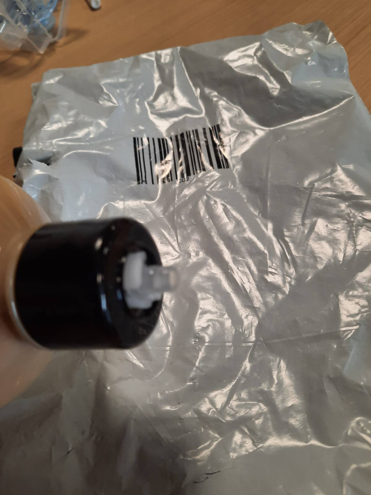 321386 - L'ORÉAL PROFESSIONAL Shampo riparuese për flokë të dëmtuar dhe të thatë, 500 ml - me quinoa, Serie Expert, Shampo riparuese Absolut
