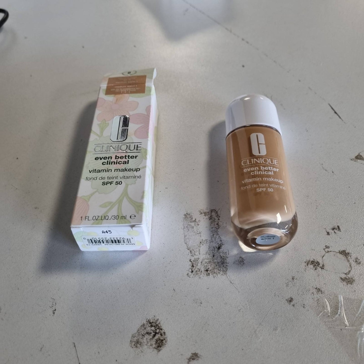 321218 - CLINIQUE - Even Better Clinical™ Vitamin Makeup SPF 50 - Fondatinë me Ngjyrë Lëkure, e lehtë me vitamina C, E dhe B3