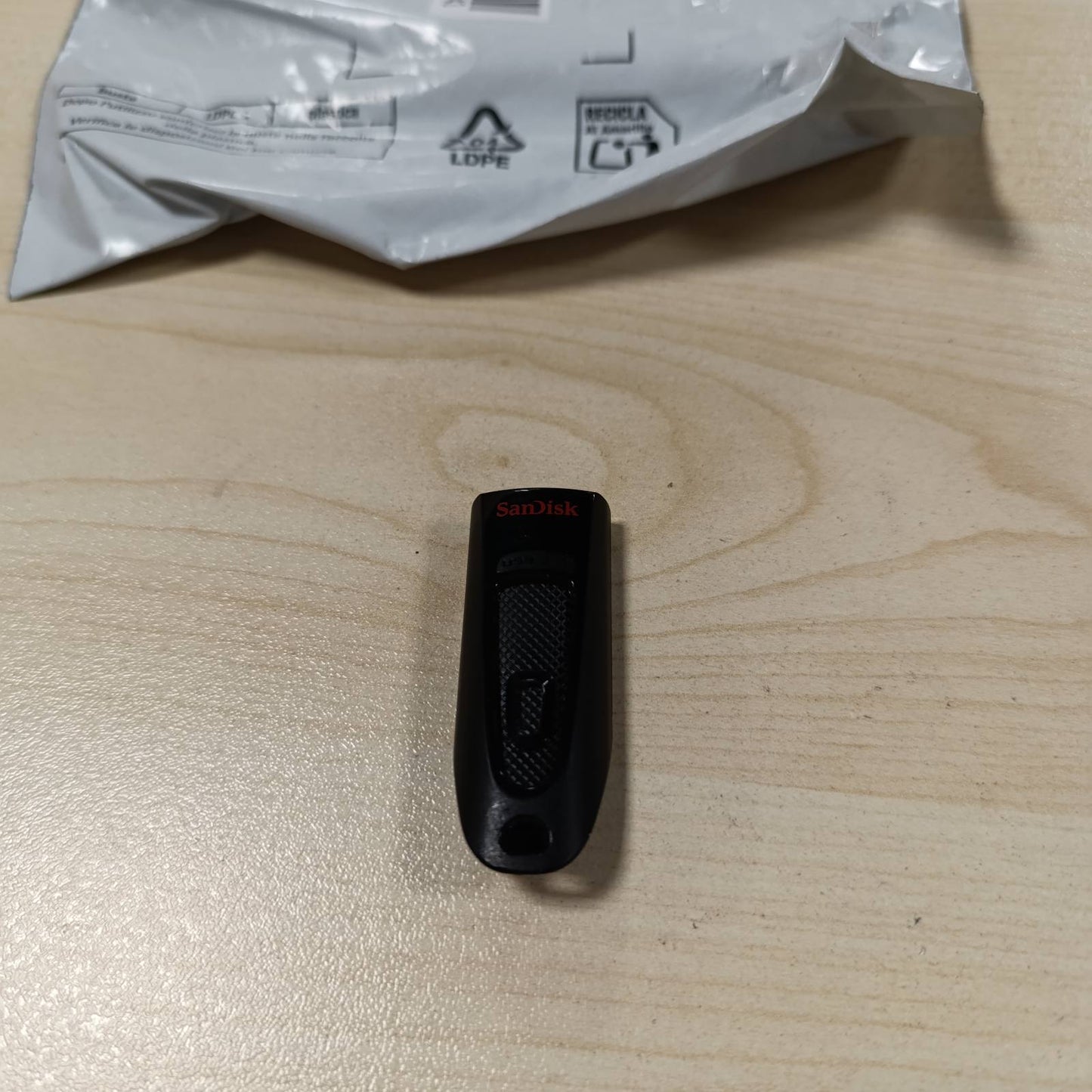 273950 - SANDISK Njësi flash USB 3.0 Ultra 128 GB (softuer SecureAccess, mbrojtje me fjalëkalim, shpejtësi transferimi deri në 130 MB/s) e zezë