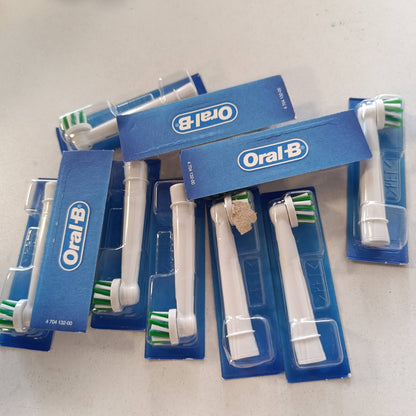 289689 - ORAL-B Koka Furçash Zëvendësuese PRO CrossAction, të Bardha, 10 copë