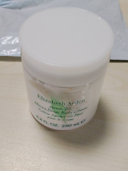 303296 - ELIZABETH ARDEN Krem trupi me pika mjalti dhe çaj jeshil, 250 ml