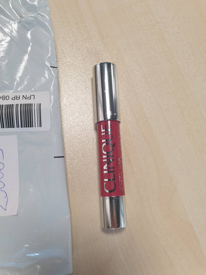 290063 - CLINIQUE Balsam me Ngjyrë Buzësh Chubby Stick™, 3.8 g, hidratues