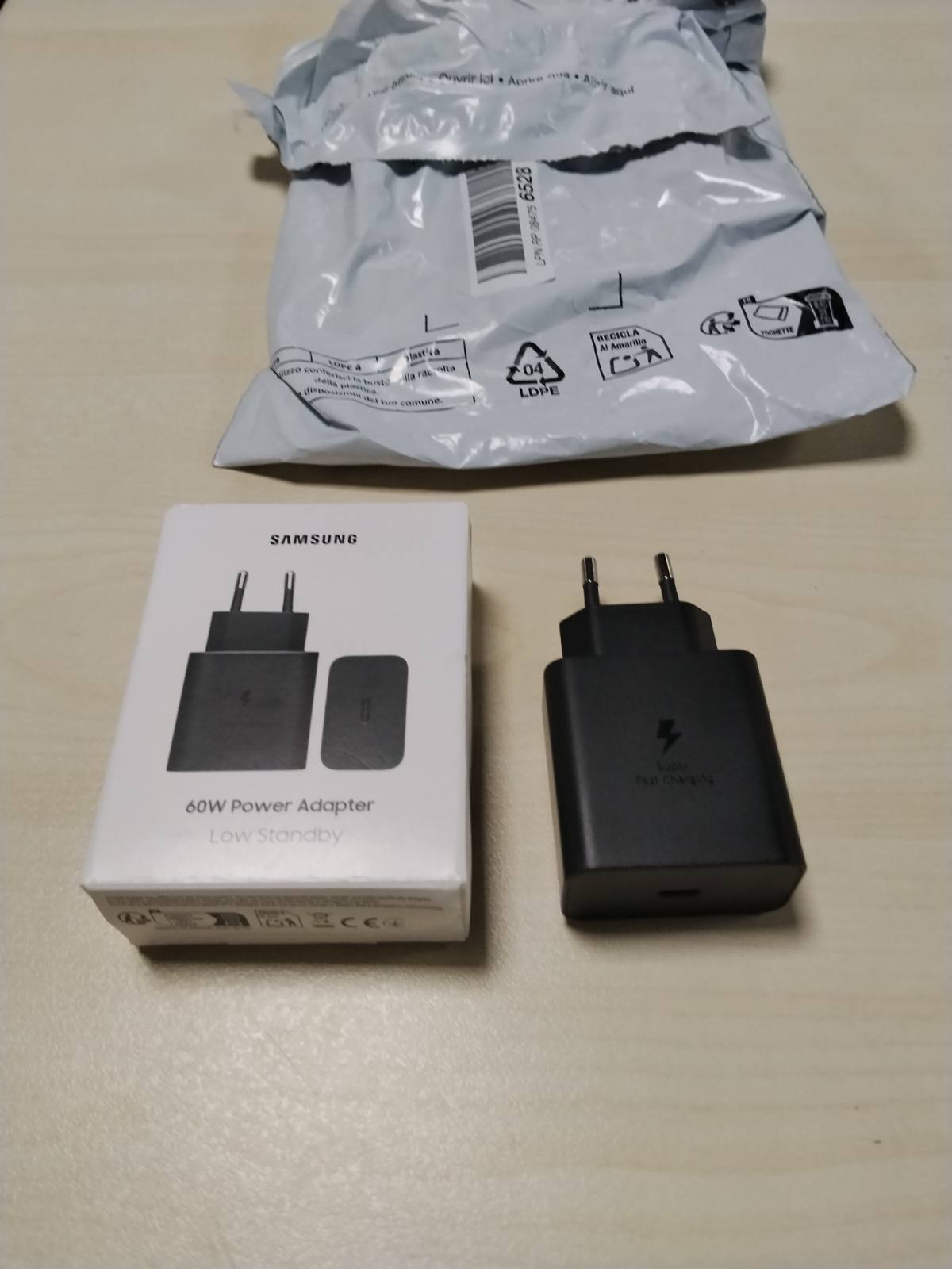 309926 - SAMSUNG Adaptues i karikimit të shpejtë EP-T6010N, karikues USB-C 60W, i zi