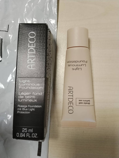 318334 - ARTDECO Fondatinë Light Luminous - 25 ml - Fondatinë e lëngshme e lehtë me përfundim natyral