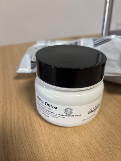 216464 - L'Oréal Professionnel Metal Detox – Maskë mbrojtëse kundër depozitimit të metaleve – 250 ml