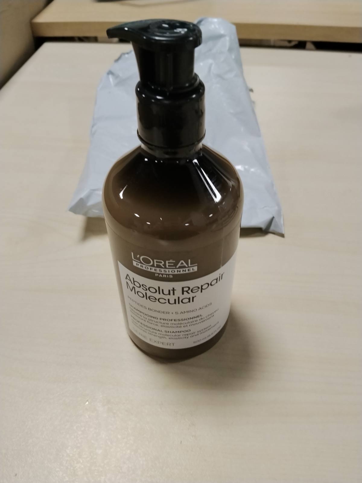 303042 - L'OREAL PROFESSIONNEL Shampo Molekulare Absolut Repair, 500 ml, riparon 2 vjet dëmtime në një aplikim, pa sulfate