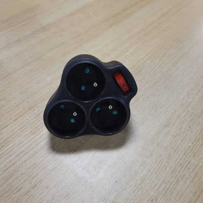 296502 - TRIPLITE Domino e zezë - 3x16A me çelës