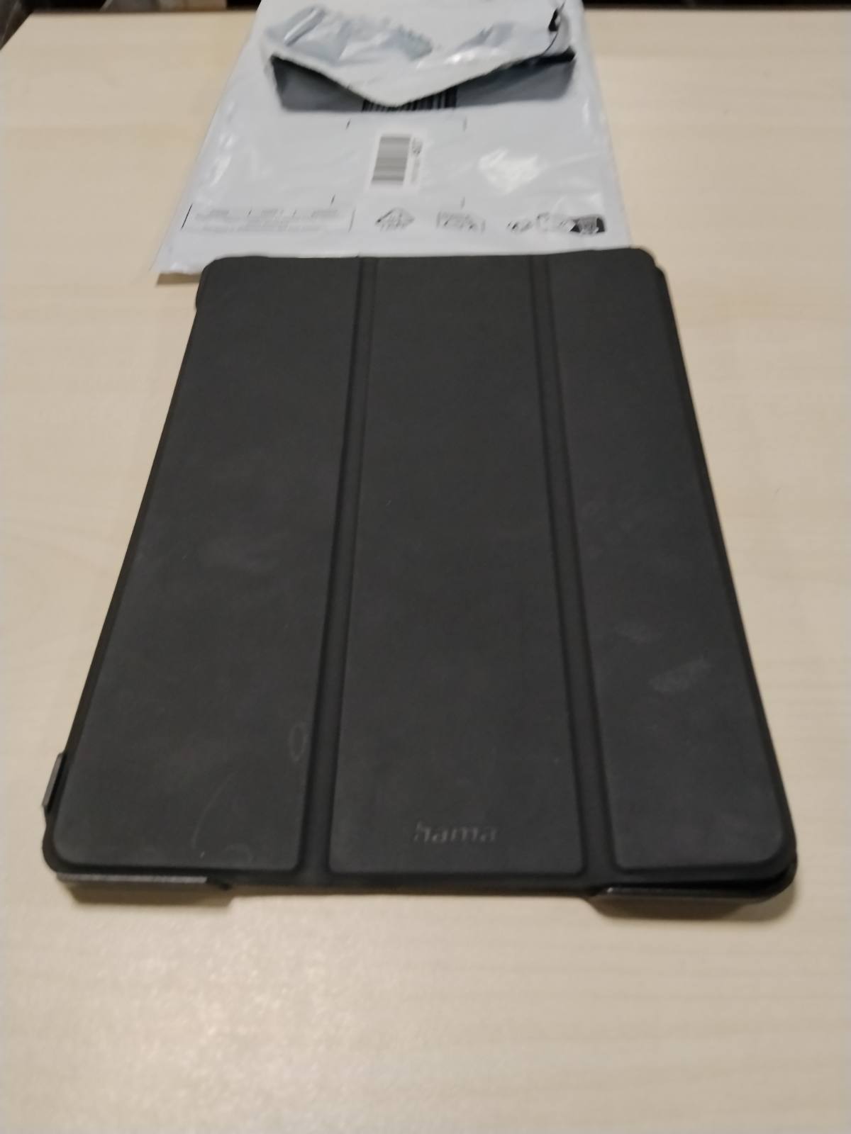 305365 - HAMA Mbështjellëse për Apple iPad 2021/2020/2019 10.2" e zezë, mbështjellëse e palosshme, mbrojtëse me funksion mbështetëse, mbulesë magnetike