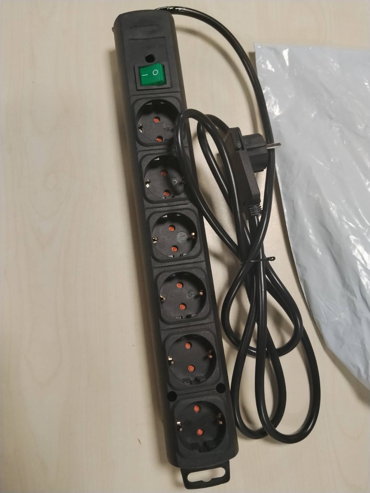 289276 - Brennenstuhl Shirit elektrik Comfort-Line Plus - 6 priza - kabllo 2 m - e zezë