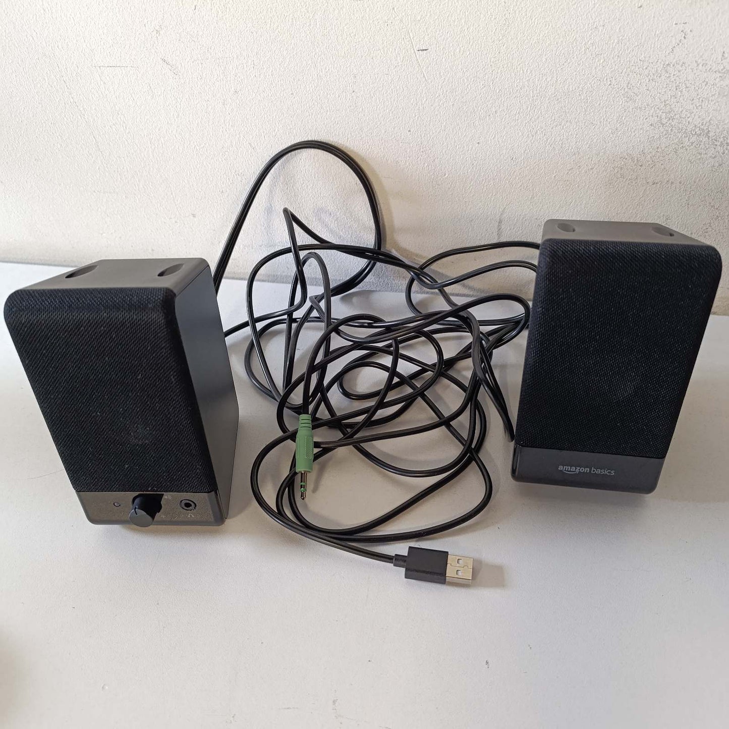273975 - AMAZON BASICS Altoparlantë kompjuteri për PC desktop ose laptop, USB, të zinj, 7.1 x 8.1 x 13.4 cm