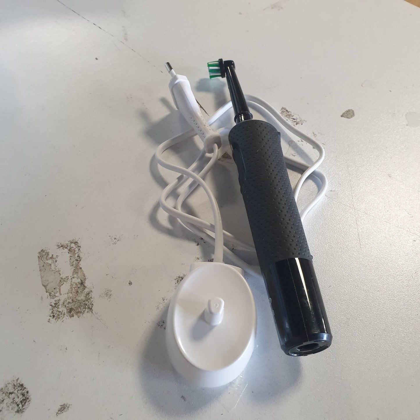 289854 - ORAL-B Furçë dhëmbësh elektrike Vitality Pro, e zezë